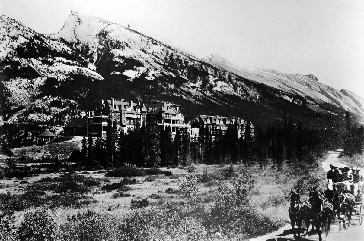 22D In 1903 Brewster Began Operating Its Tally-Ho Horse Carriage To Transport Guests Photo In The Heritage Room Banff Springs Hotel